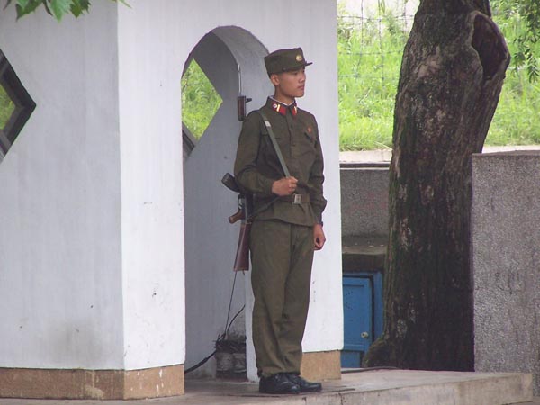 North_Korean_soldier_Demilitarized_Zone_of_Korea_2005.jpg