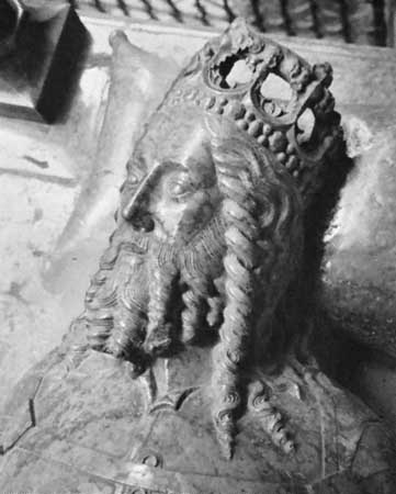 Kazimierz_III_sarcophagus_figure.jpg