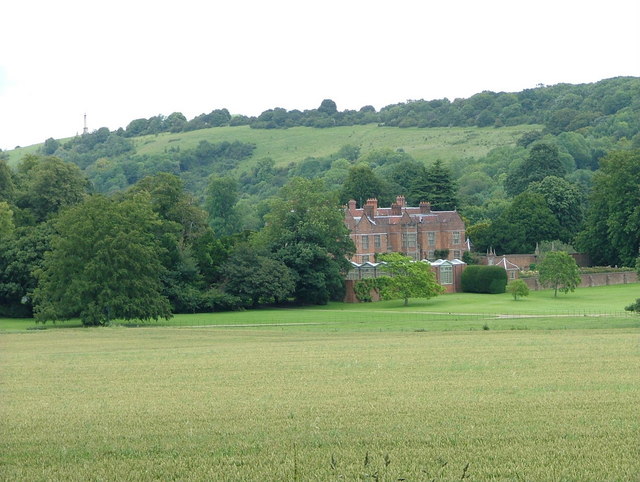 Chequers_from_the_Ridgeway_with_Coombe_Hill_behind_-_geograph.org.uk_-_508456.jpg