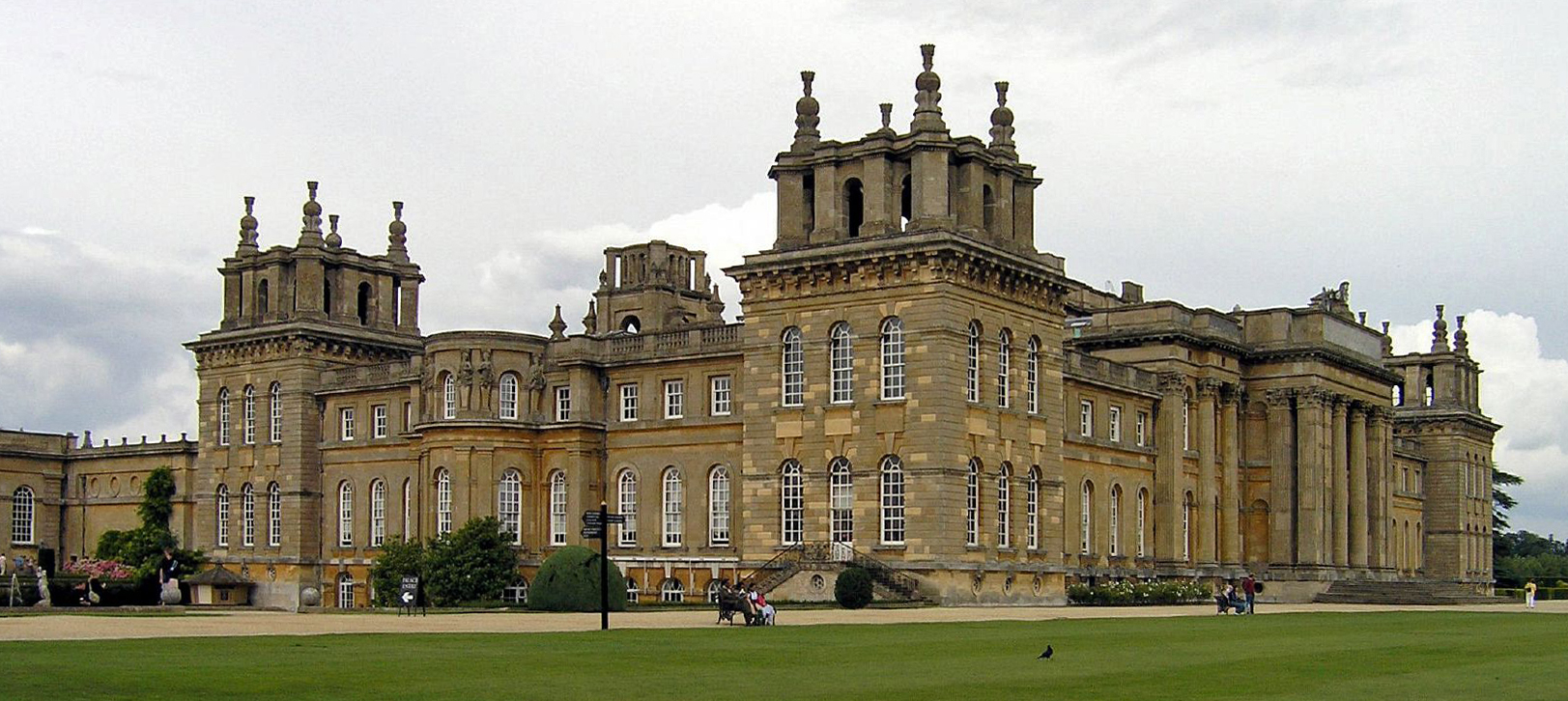 Blenheim_Palace_cropped.jpg