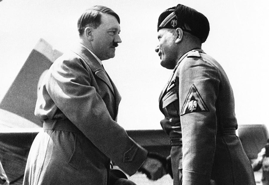 1920_hitlermuss.jpg
