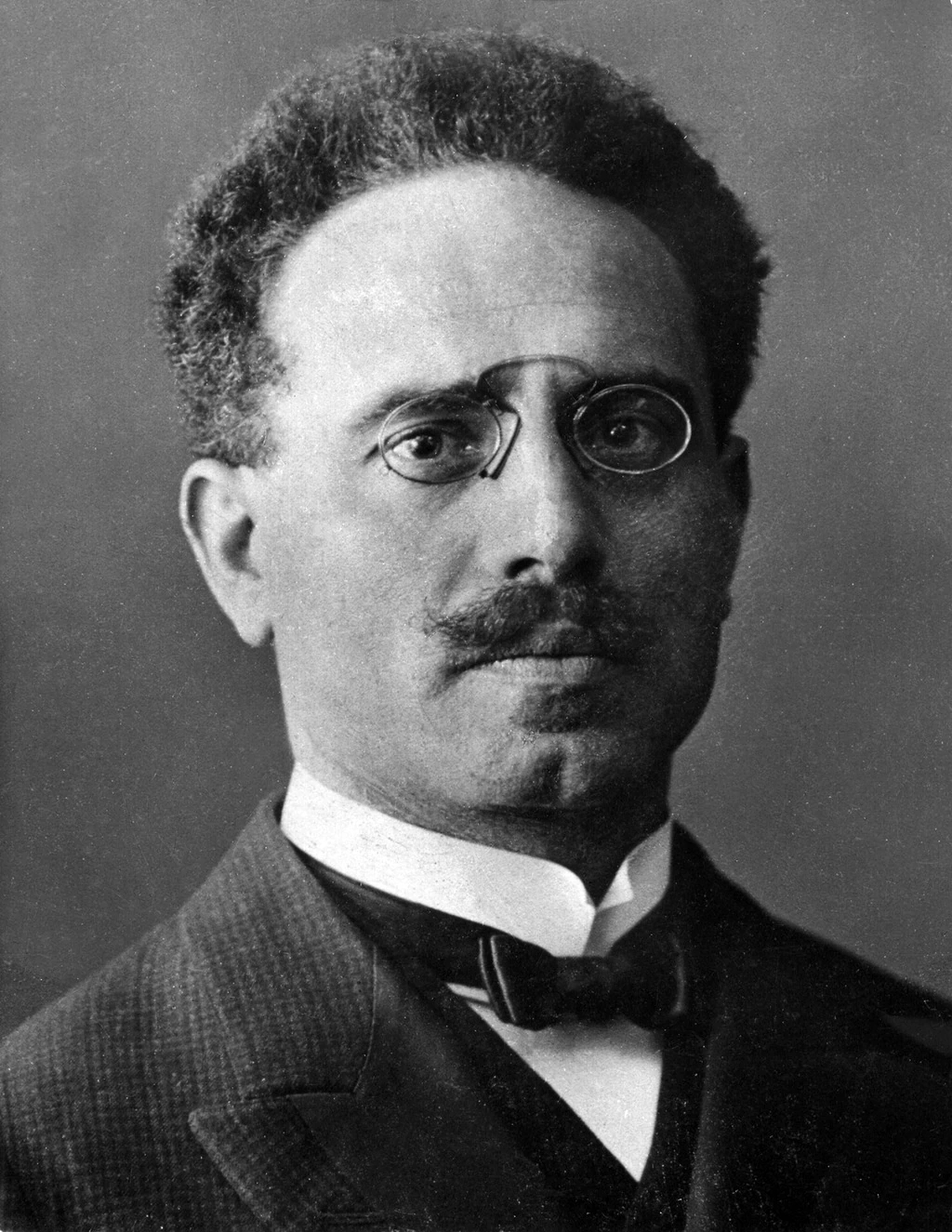 Karl_Liebknecht_portrait_%28cropped%29.jpg