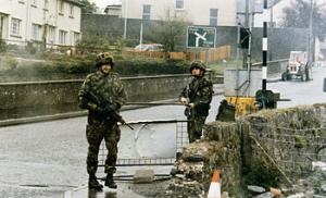 British_Army_roadblock_1988.jpg