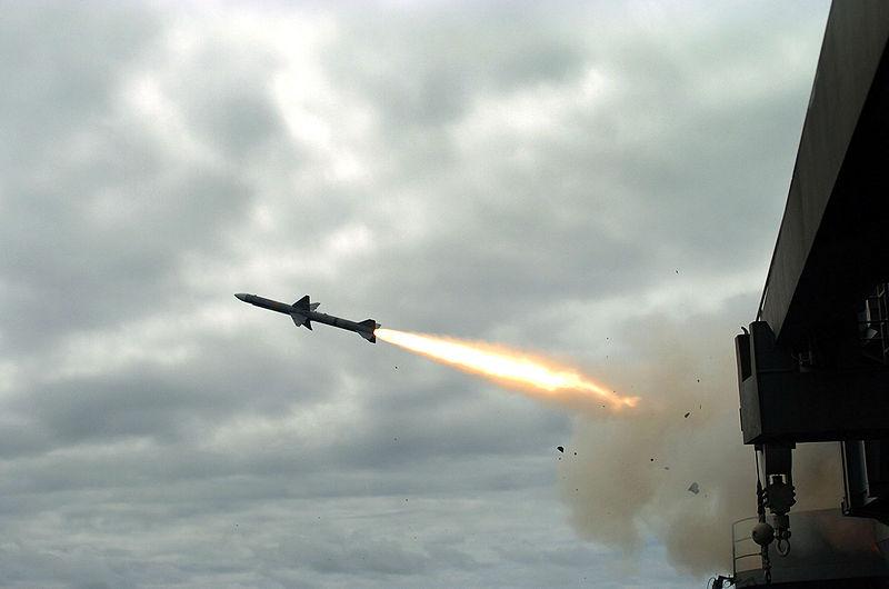 800px-US_Navy_041018-N-0841E-571_A_RIM-7_NATO_Sea_Sparrow_surface-to-air_missile_launches_from_aircraft_carrier_USS_John_C._Stennis_CVN_74_during_a_live_fire_missile_exercise.jpg