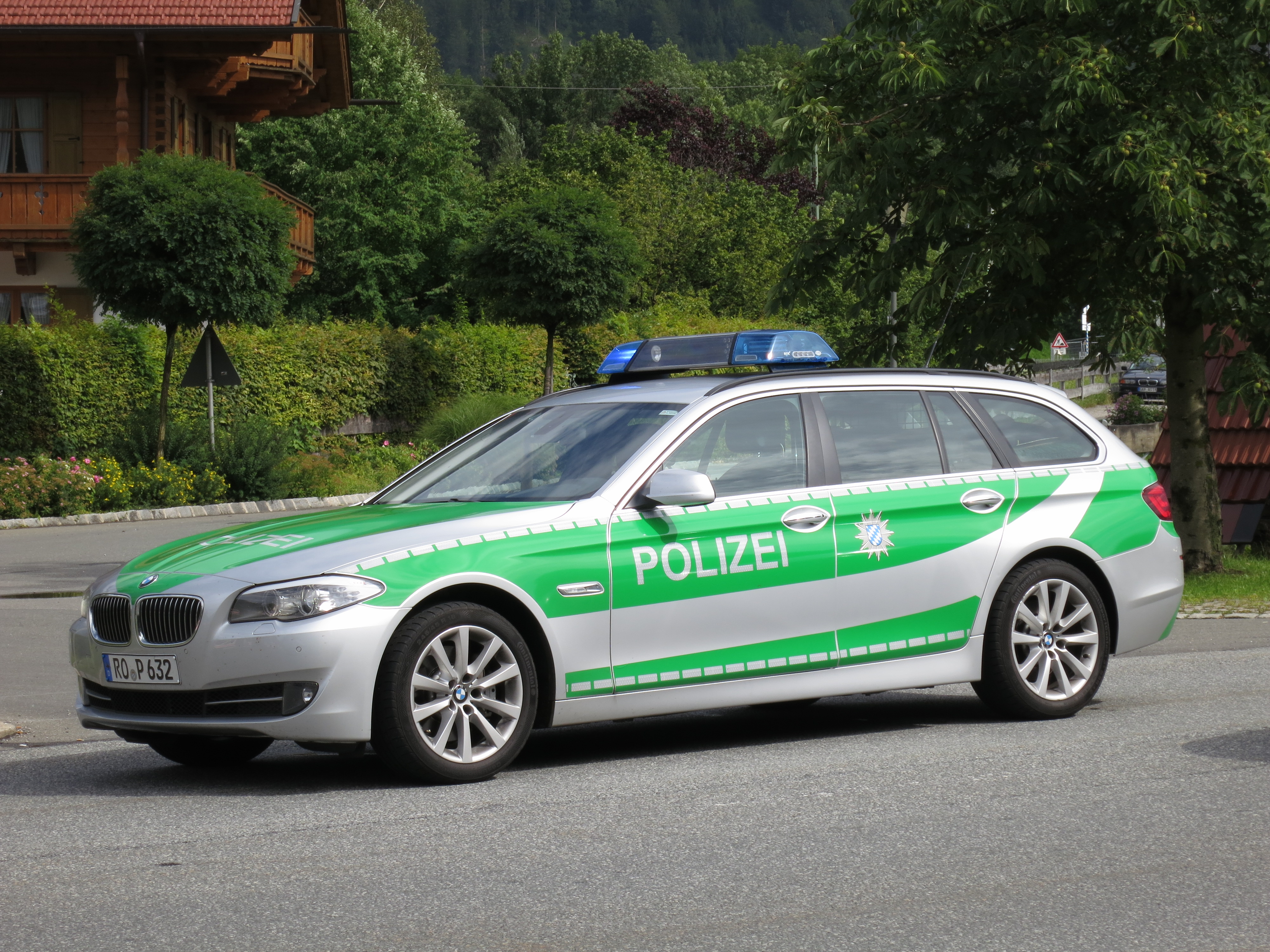 5er_BMW_Polizei_Bayern_%287737915974%29.jpg