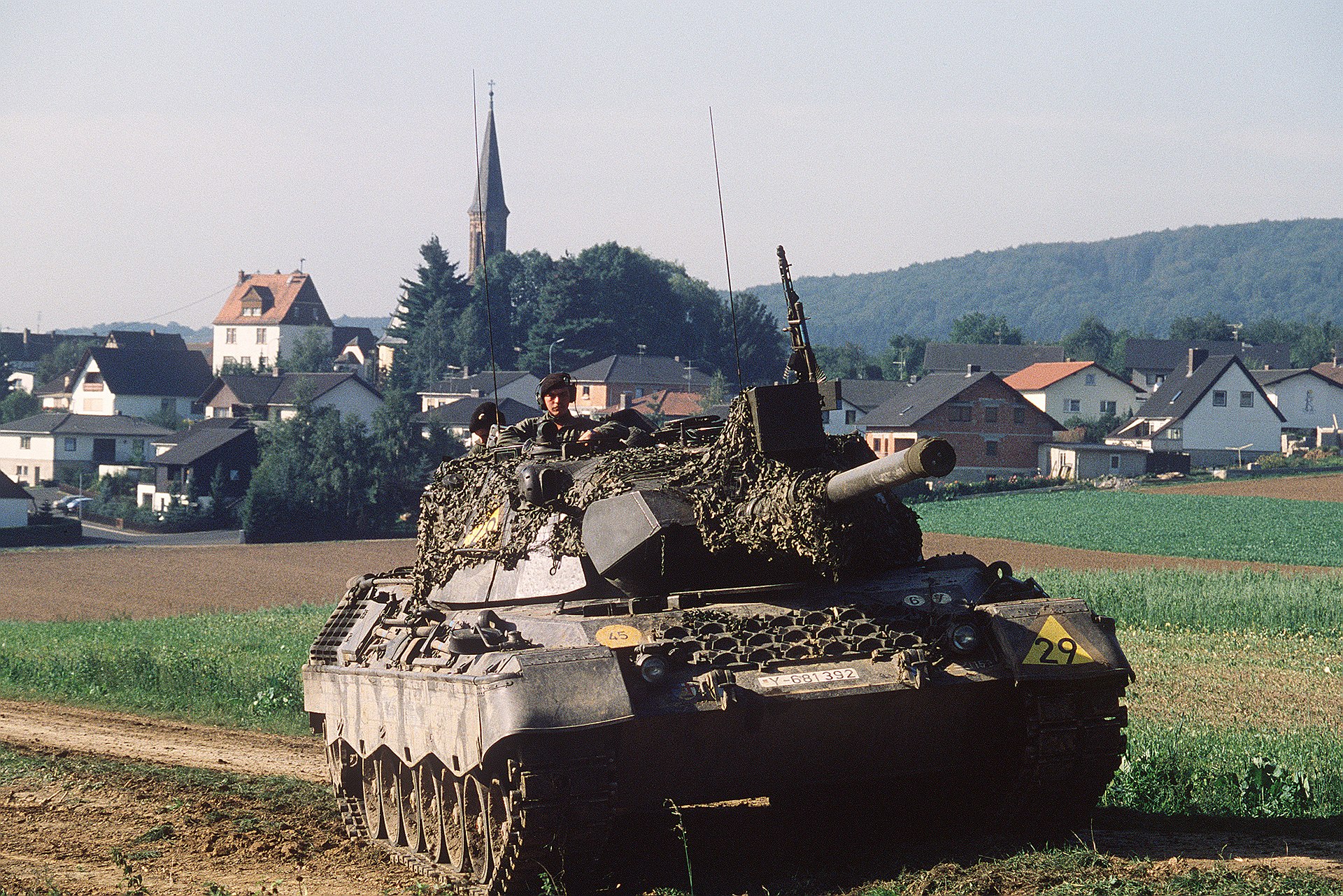 1920px-Leopard1_Bundeswehr_1983.jpg