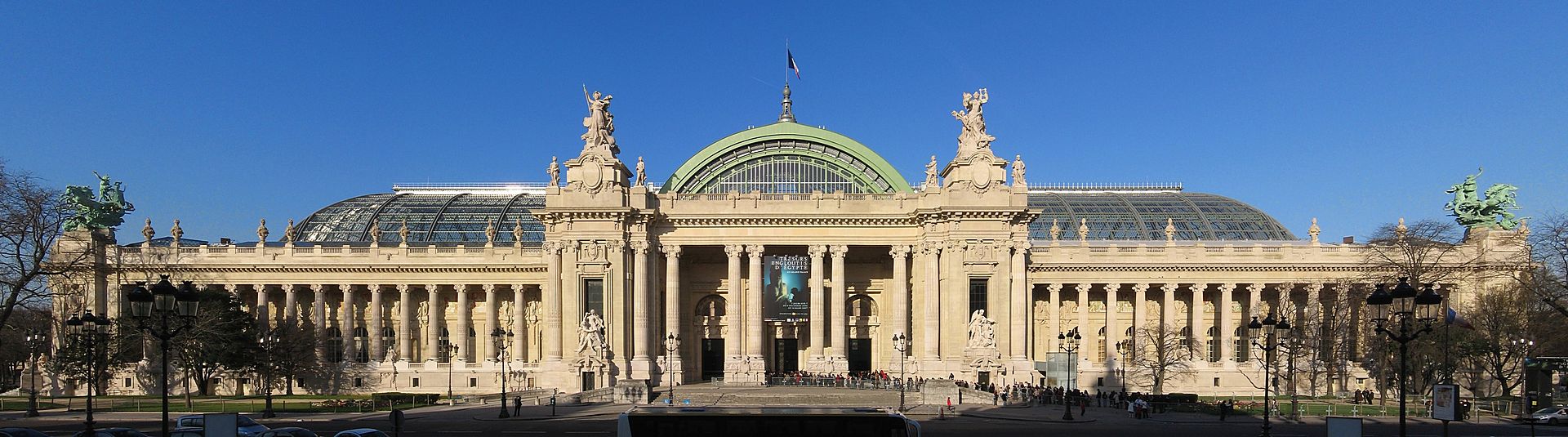 1920px-PanoramiqueGrandPalais-3600.jpg