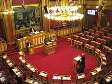 220px-Sp%C3%B8rretimen_i_Stortinget_22._november_2007.jpg