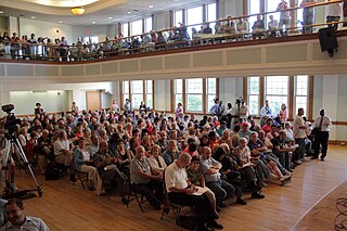 320px-West_Hartford%2C_Connecticut_health_care_reform_town_hall_meeting_2%2C_2009-09-02.jpg