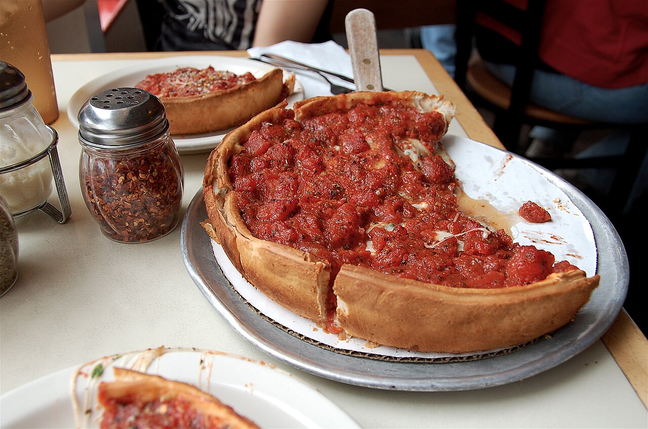 1280px-Chicago-style_pizza.jpg